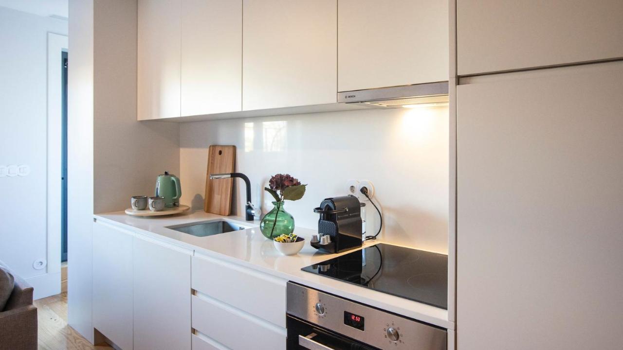 Stylish Studio W/ Ac & Balcony By Lovelystay Porto Exterior photo