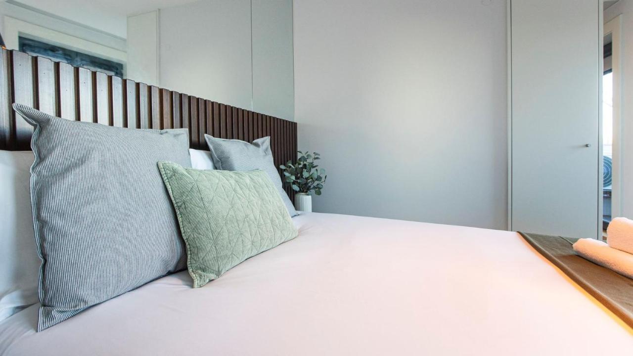 Stylish Studio W/ Ac & Balcony By Lovelystay Porto Exterior photo