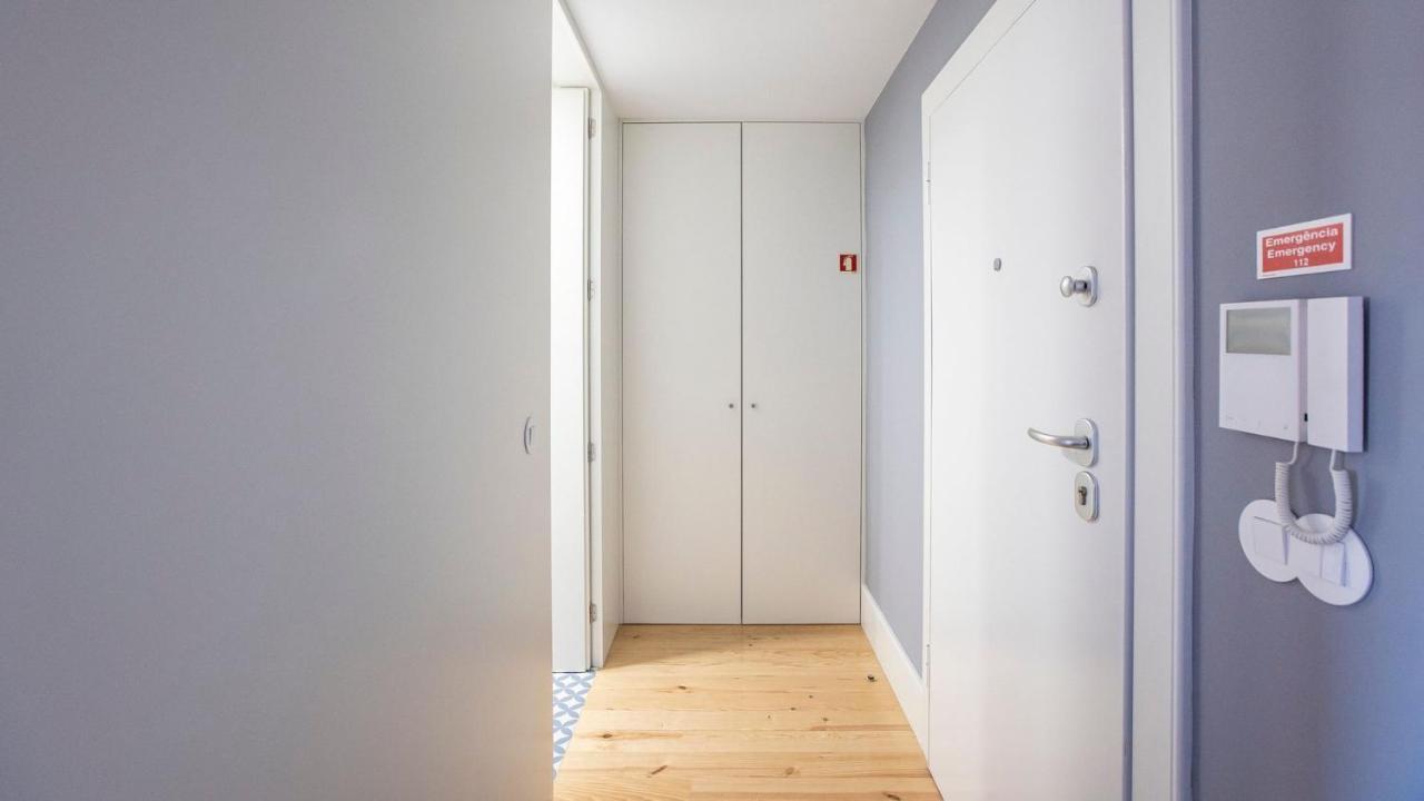 Stylish Studio W/ Ac & Balcony By Lovelystay Porto Exterior photo