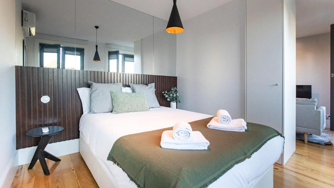 Stylish Studio W/ Ac & Balcony By Lovelystay Porto Exterior photo